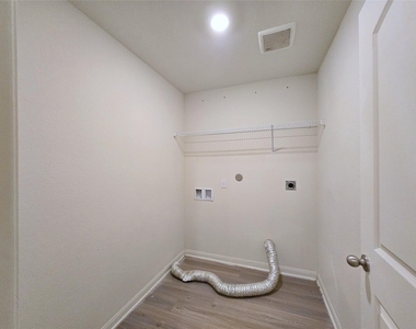 380 Stone Gage Drive - Photo Thumbnail 23