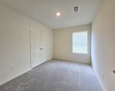 380 Stone Gage Drive - Photo Thumbnail 14