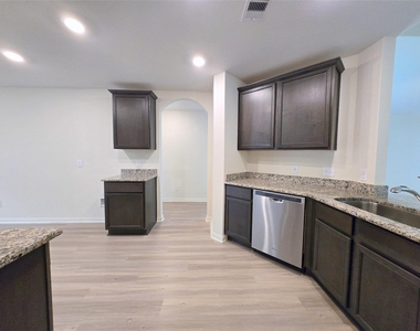 380 Stone Gage Drive - Photo Thumbnail 6