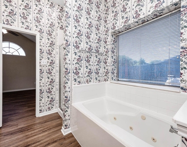 1835 Taylor Creek Drive - Photo Thumbnail 21