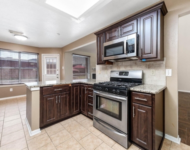 1835 Taylor Creek Drive - Photo Thumbnail 14