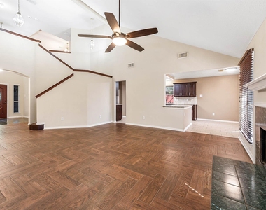 1835 Taylor Creek Drive - Photo Thumbnail 8