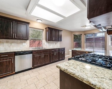 1835 Taylor Creek Drive - Photo Thumbnail 15