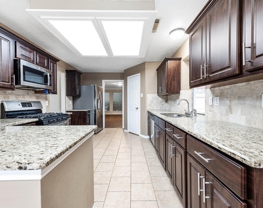 1835 Taylor Creek Drive - Photo Thumbnail 12