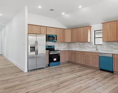 13134 Lake Conroe Bay Road - Photo Thumbnail 12