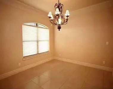 7 Stonebrook Court - Photo Thumbnail 2