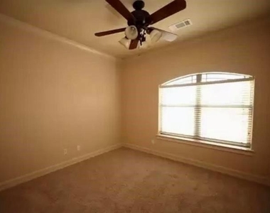 7 Stonebrook Court - Photo Thumbnail 13