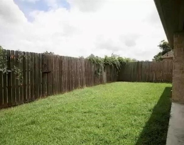 7 Stonebrook Court - Photo Thumbnail 15