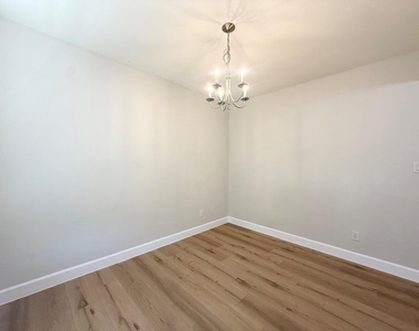 2311 Lakecrest Town Drive - Photo Thumbnail 6