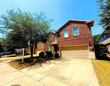 2311 Lakecrest Town Drive - Photo Thumbnail 7