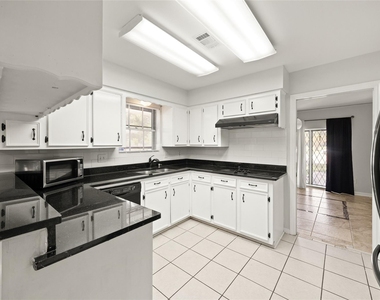 5827 S Braeswood Boulevard - Photo Thumbnail 11