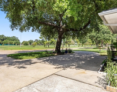 5827 S Braeswood Boulevard - Photo Thumbnail 32