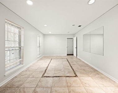 5827 S Braeswood Boulevard - Photo Thumbnail 3