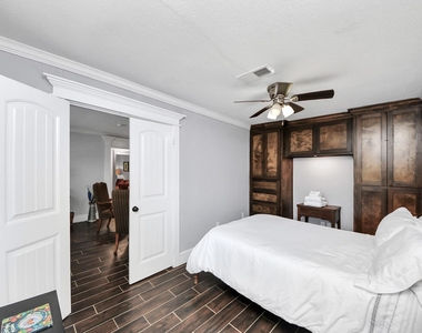 8607 Shadow Crest Street - Photo Thumbnail 9