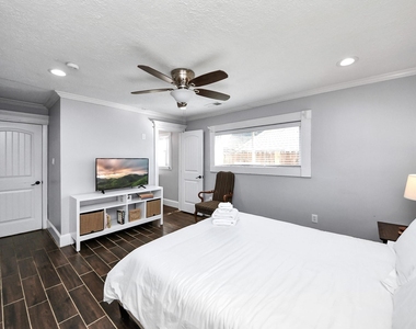 8607 Shadow Crest Street - Photo Thumbnail 14