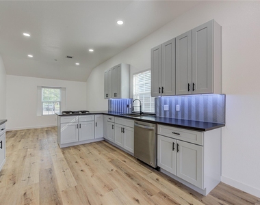 3223 Cherry Hills Drive - Photo Thumbnail 6