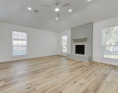 3223 Cherry Hills Drive - Photo Thumbnail 4