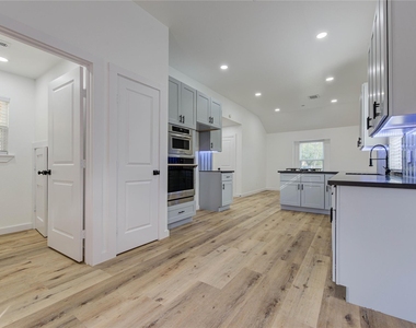 3223 Cherry Hills Drive - Photo Thumbnail 5