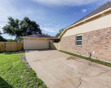 3223 Cherry Hills Drive - Photo Thumbnail 2