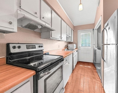 8829 Carousel Lane - Photo Thumbnail 6