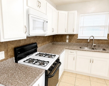705 Evanston Street - Photo Thumbnail 6