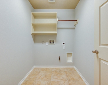 7931 Black Horse Cove - Photo Thumbnail 20