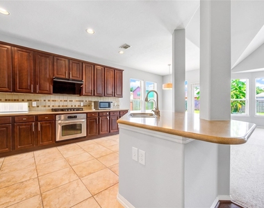 7931 Black Horse Cove - Photo Thumbnail 7