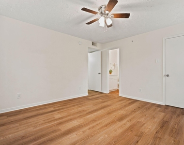 8051 Bay Branch Dr - Photo Thumbnail 11