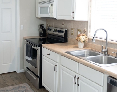 6048 Joplin Avenue - Photo Thumbnail 14