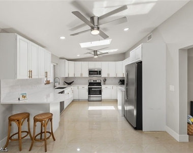 482 Tradewinds Avenue - Photo Thumbnail 10