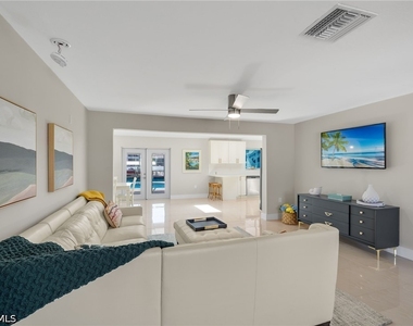 482 Tradewinds Avenue - Photo Thumbnail 4