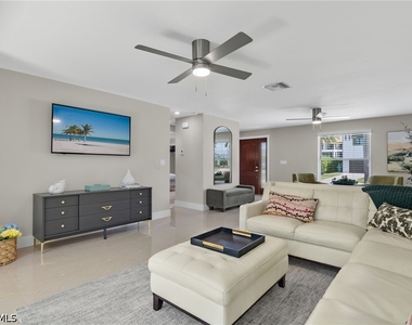 482 Tradewinds Avenue - Photo Thumbnail 3