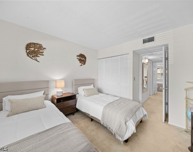 468 12th Avenue S - Photo Thumbnail 4