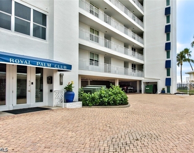 2121 Gulfshore Boulevard N - Photo Thumbnail 11