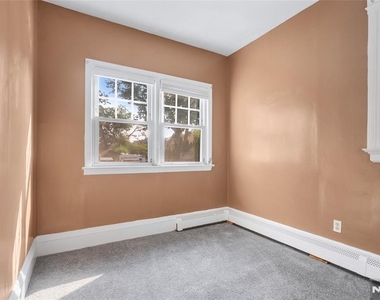 165 Claremont - Photo Thumbnail 9