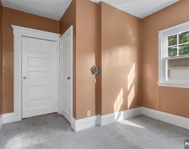165 Claremont - Photo Thumbnail 10