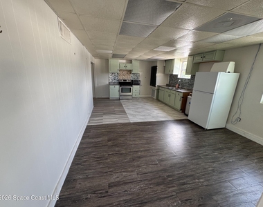 808 Forrest Avenue - Photo Thumbnail 2