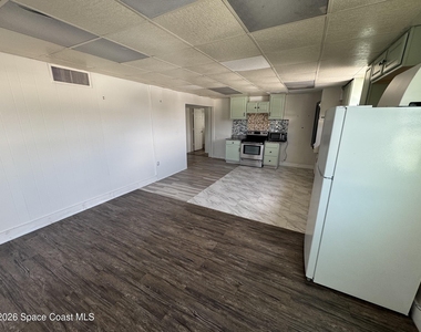 808 Forrest Avenue - Photo Thumbnail 3