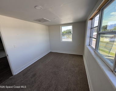 808 Forrest Avenue - Photo Thumbnail 5