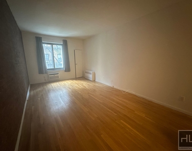 East 80th Street - Photo Thumbnail 3