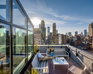 West 34th Street - Photo Thumbnail 5