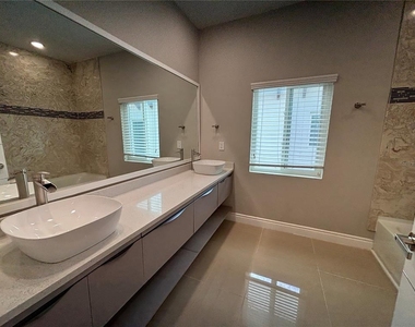2045 Greenbriar Terrace - Photo Thumbnail 17