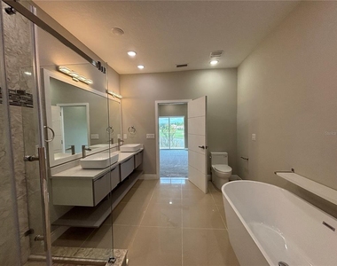 2045 Greenbriar Terrace - Photo Thumbnail 32