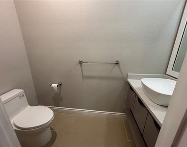 2045 Greenbriar Terrace - Photo Thumbnail 5