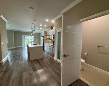 2045 Greenbriar Terrace - Photo Thumbnail 4