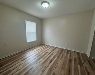 14757 Wake Robin Drive - Photo Thumbnail 11