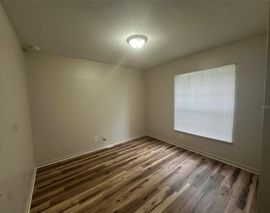 14757 Wake Robin Drive - Photo Thumbnail 7