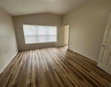 14757 Wake Robin Drive - Photo Thumbnail 9