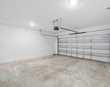 1033 Holden Way - Photo Thumbnail 30