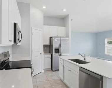 1033 Holden Way - Photo Thumbnail 13